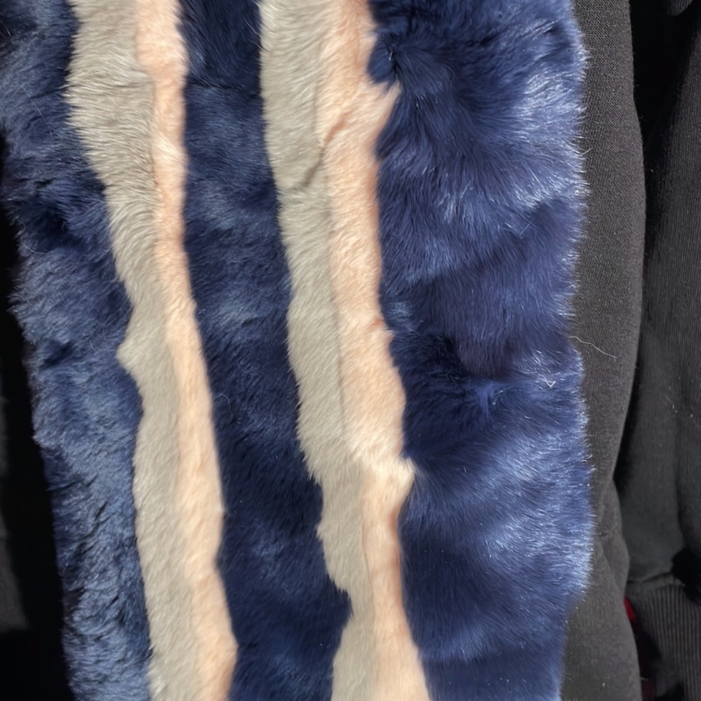 Rabbit fur collar - Picture 2 of 3